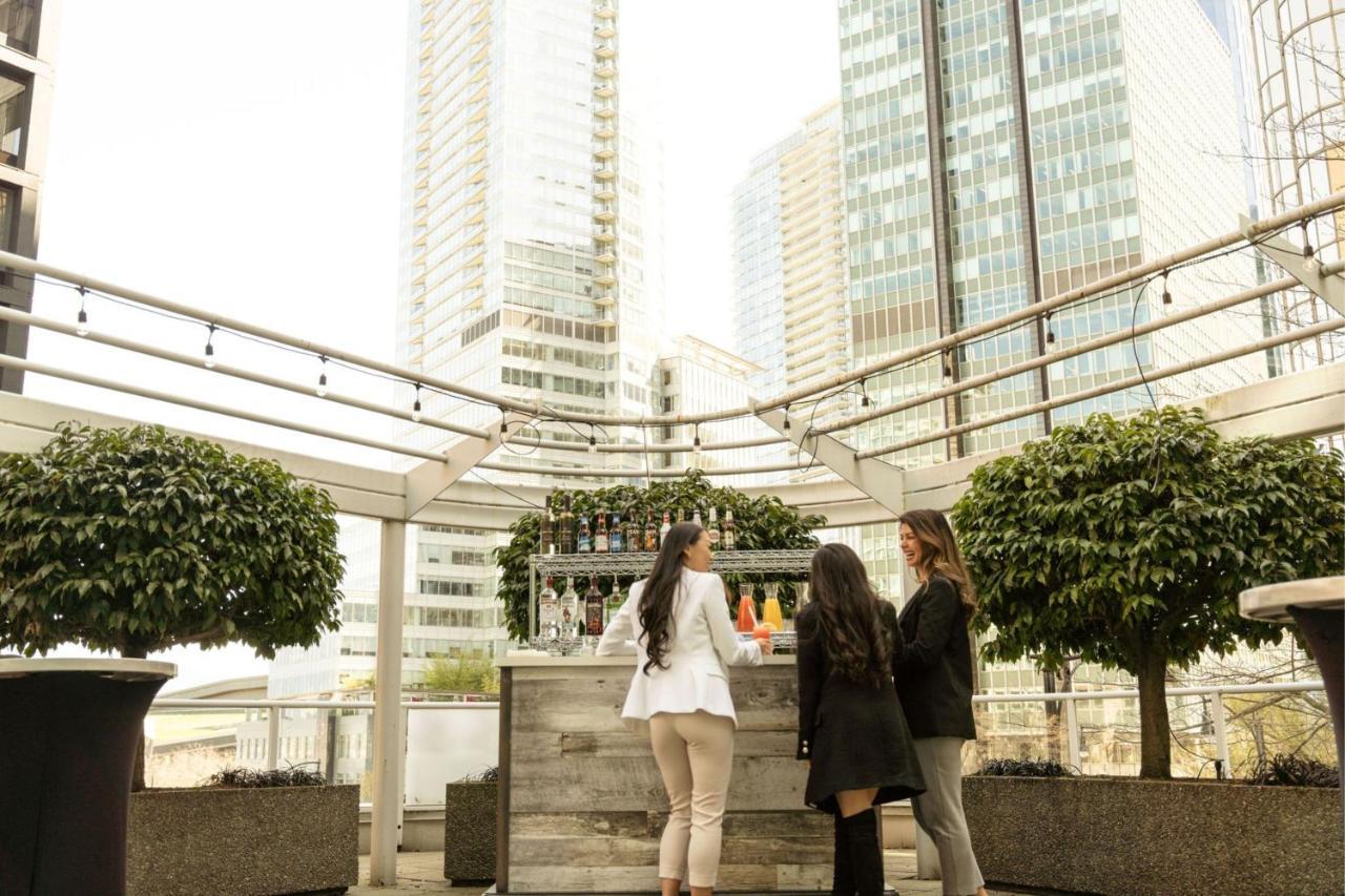 Vancouver Marriott Pinnacle Downtown Hotel Exterior photo